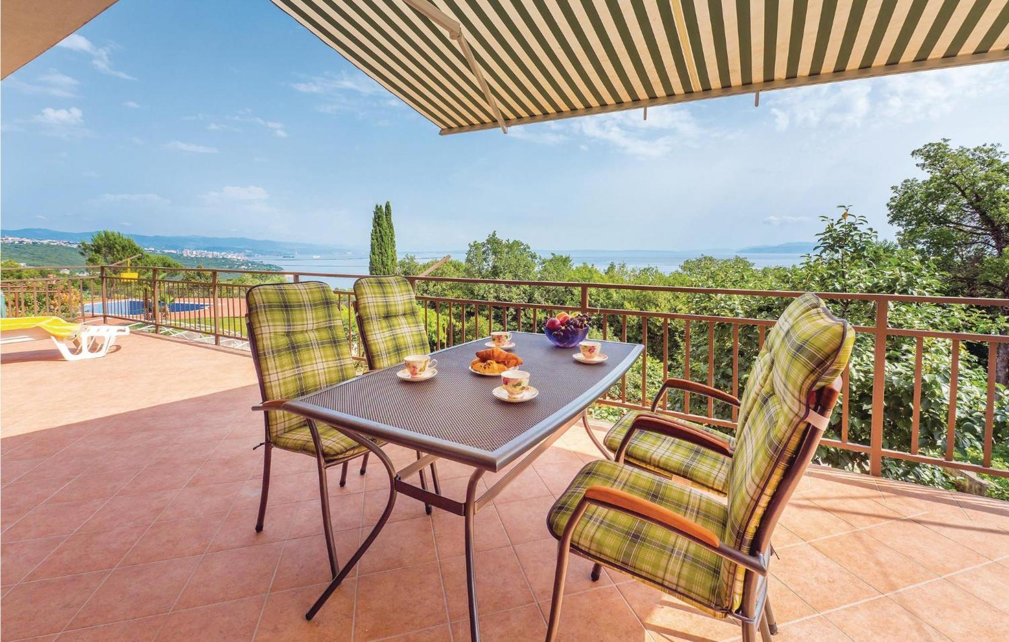 Awesome In Pobri With House Sea View Apartment Volosko